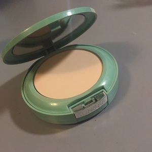 Clinique perfectly real compact makeup